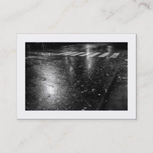 Tarjeta De Visita Calle oeste húmeda de noche (bordeada)