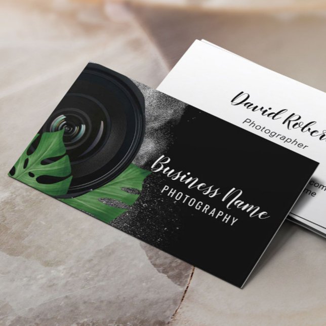 Tarjeta De Visita Cámara verde fotografía en blanco y negro (Subido por el creador)