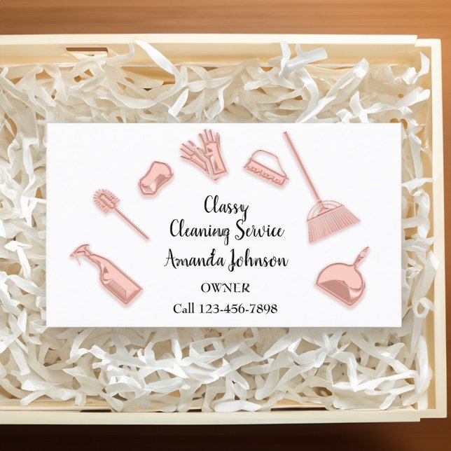 Tarjeta De Visita Casa Servicios de limpieza Casco blanco con logoti (House Cleaning Services Gold Logo Maid White Business Card)