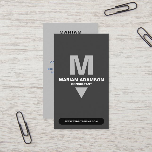 Tarjeta De Visita Clásico (Monogram QR) Plata y negro mate (Anverso/Reverso In Situ)