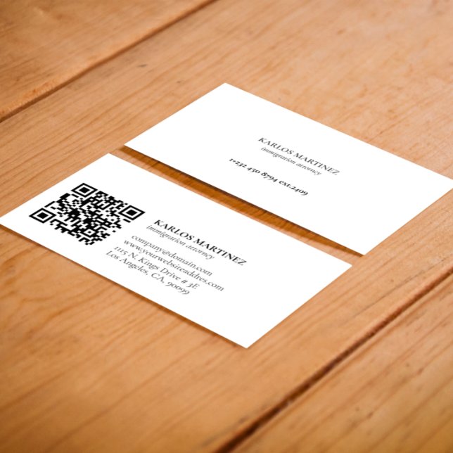 Tarjeta De Visita Código QR de abogado de inmigración simple en blan (Subido por el creador)