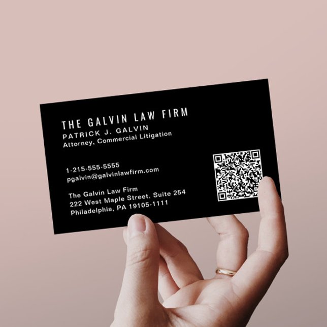 Tarjeta De Visita Código QR de empleado profesional negro (Capture attention, make connections, and leave a lasting impression with our modern QR business card)