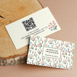 Tarjeta De Visita Código QR de flores rosadas y azules pastel floral