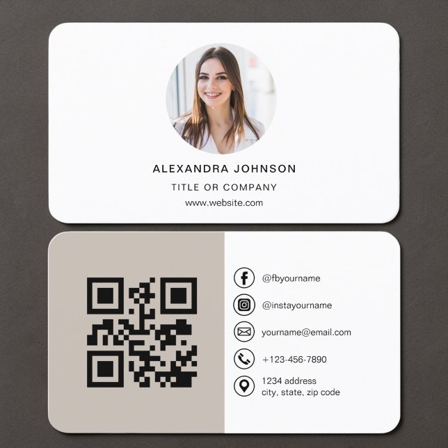 Tarjeta De Visita Código QR de foto beige (Subido por el creador)