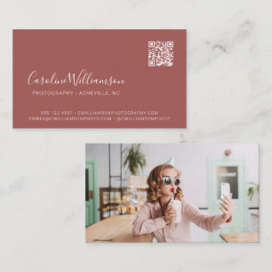 Tarjeta De Visita Código QR de foto con letra moderna de terracota d