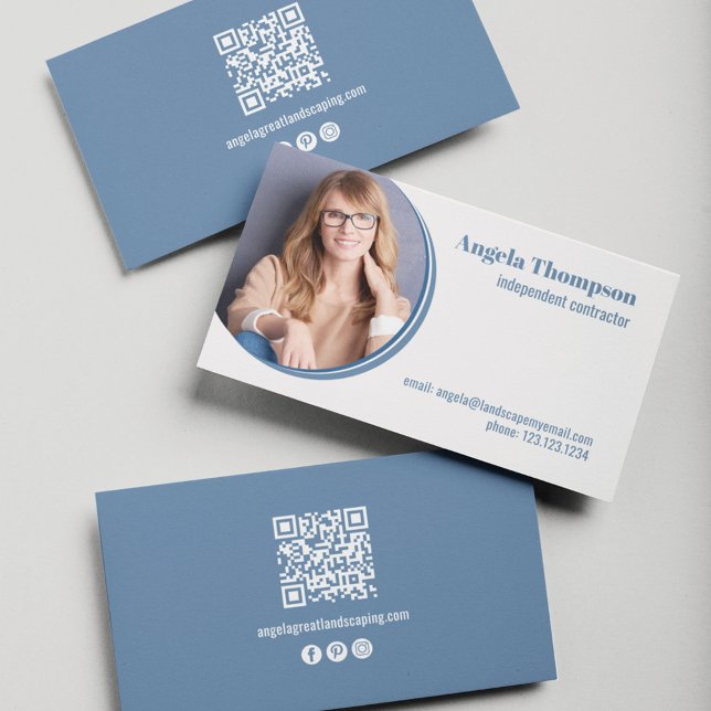 Tarjeta De Visita Código QR de fotografía empresarial moderna (Modern blue and white business card)
