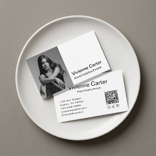 Tarjeta De Visita Código QR de iconos sociales modernos en blanco y 