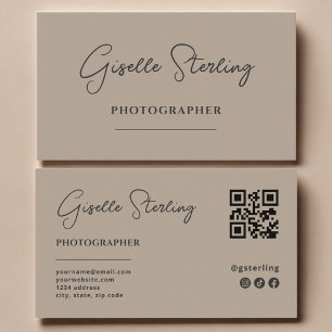 Tarjeta De Visita Código QR de letra de fotógrafo neutro taupe