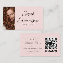 Código QR de letra script rosa moderno para estili