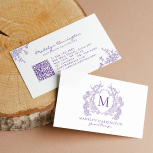 Tarjeta De Visita Código QR de monograma con cresta floral violeta c