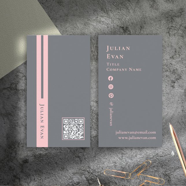 Tarjeta De Visita Código QR escaneado rosa y gris de Moda moderna (Modern Chic Pink & Grey Scannable QR code Business Card)
