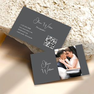 Tarjeta De Visita Código QR Minimalista Gris Fotógrafo Script
