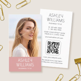 Tarjeta De Visita Código QR Moderno de Color Rosa Elegante con Foto 