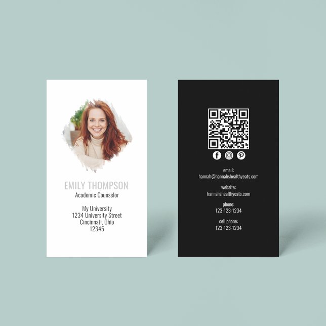 Tarjeta De Visita Código QR moderno Foto profesional de medios socia (Simple minimalist black and white business card with QR code and watercolor photo effect. )
