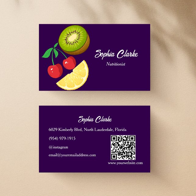 Tarjeta De Visita Código QR para el moderno nutricionista púrpura de (Subido por el creador)
