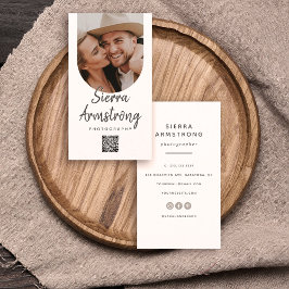 Tarjeta De Visita Código QR para fotógrafo de tipografía moderna de 