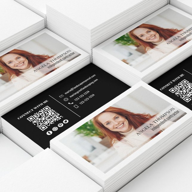 Tarjeta De Visita Código QR profesional de fotografía simple negro (Simple business card with photo and QR Code. )