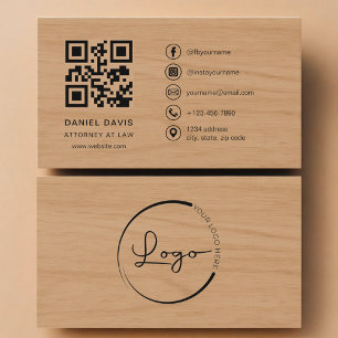 Tarjeta De Visita Código QR profesional de Wood para Abogado
