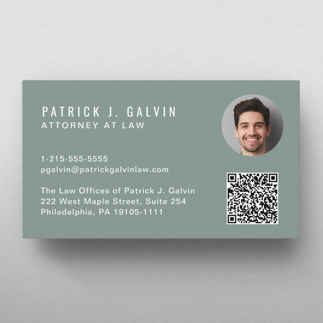 Tarjeta De Visita Código QR profesional mínimo Foto Verde (Capture attention, make connections, and leave a lasting impression with our modern QR business card)