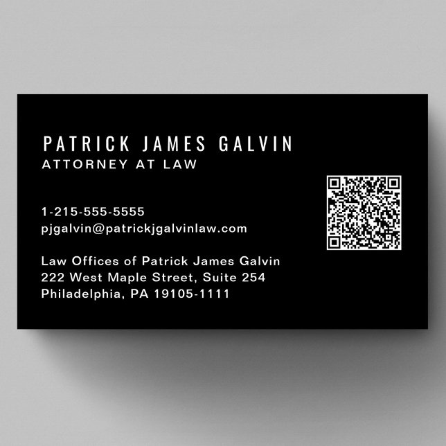 Tarjeta De Visita Código QR profesional mínimo moderno negro (Capture attention, make connections, and leave a lasting impression with our modern QR business card)