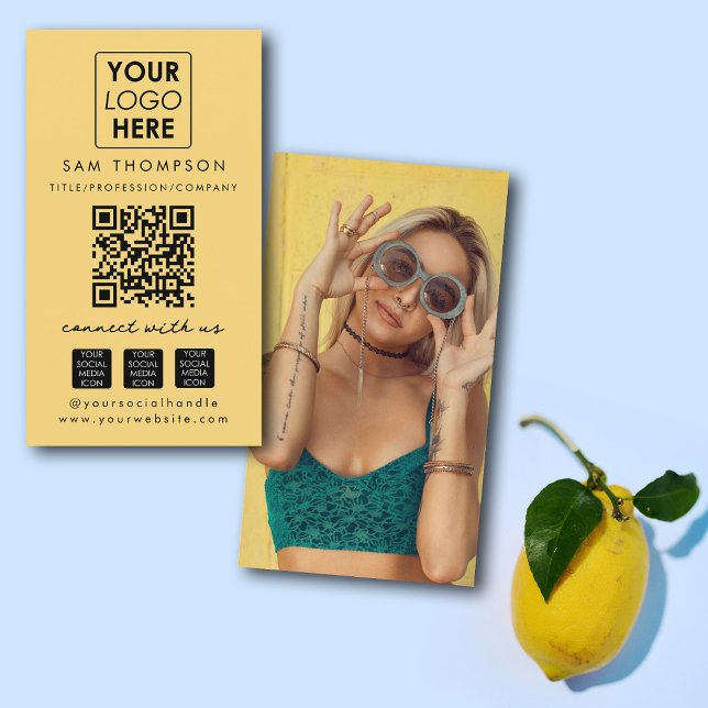 Tarjeta De Visita Conexión amarilla con los medios sociales de EE. U (Yellow Connect with Us Social Media QR Code Photo Business Card)