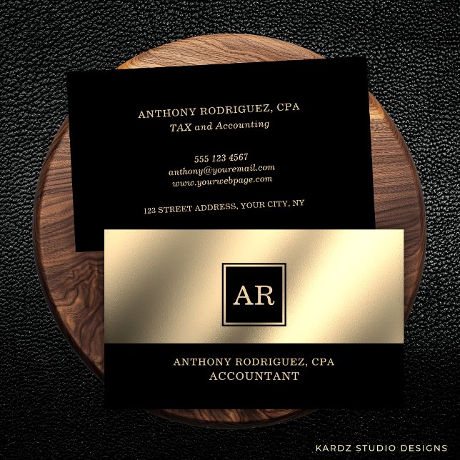 Tarjeta De Visita Contador de monograma de oro moderno (This accountant business card is shown in a 3.5 x 2.0 inch. Choose desired size before checkout.)