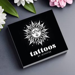 Tarjeta De Visita Cuadrada Artista de tatuajes Código QR moderno en blanco y 