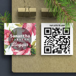 Tarjeta De Visita Cuadrada Blogger floral rosa moderno código QR<br><div class="desc">Blogger Square Business Card. Esta carta es totalmente personalizable. Todos los textos son editables y los colores se pueden cambiar fácilmente a lo que mejor se adapte a ti.</div>