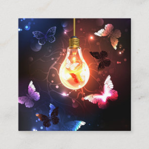 Tarjeta De Visita Cuadrada Bombilla brillante con mariposas nocturnas
