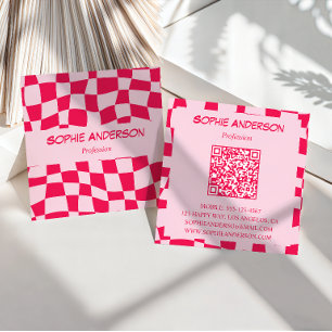 Tarjeta De Visita Cuadrada Código QR de tablero de ajedrez rosa y rojo retro