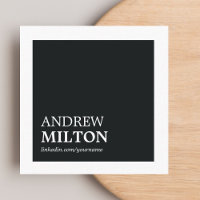 Consultor profesional simple y elegante de blanco 