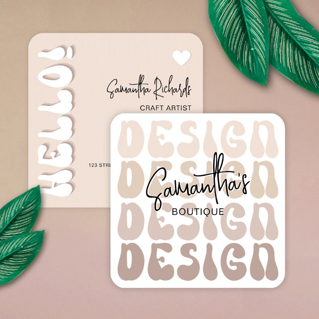 Tarjeta De Visita Cuadrada Diseñador artesanal de moda Beige Crafter Retro (Modern beige artist and designer business cards with retro fonts and trendy layout)