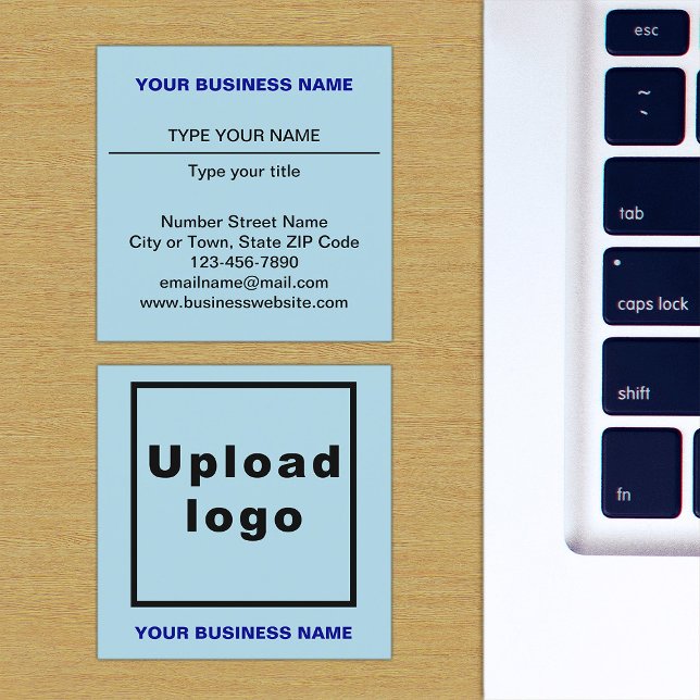 Tarjeta De Visita Cuadrada Diseño de textos planos en el lado frontal del azu (The front and back of the light blue square business card)