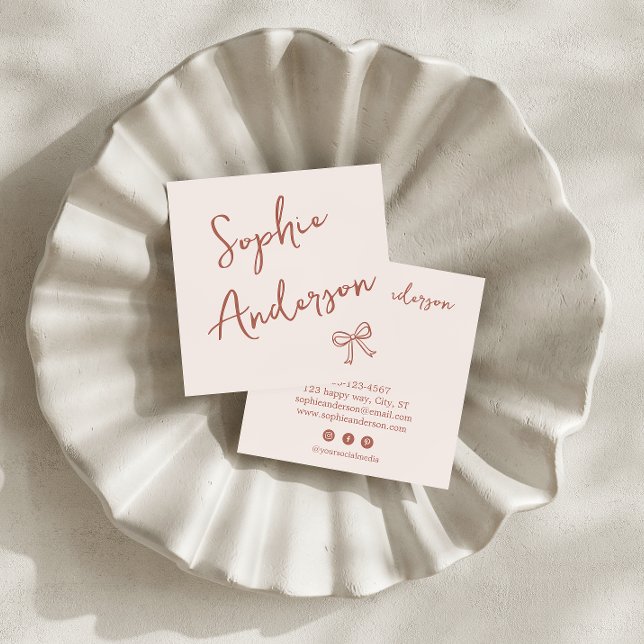 Tarjeta De Visita Cuadrada Elegant Blush Pink Script with Bow        (Subido por el creador)