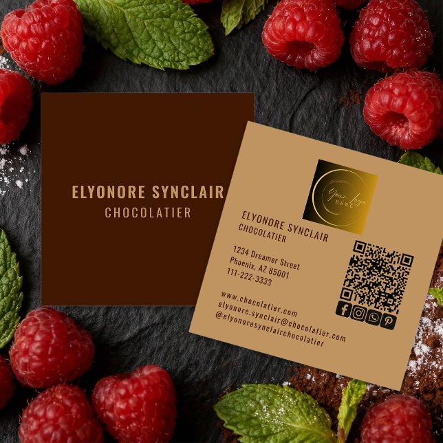 Tarjeta De Visita Cuadrada Elegant Brown Chocolatier Social Logo QR Code  (Subido por el creador)