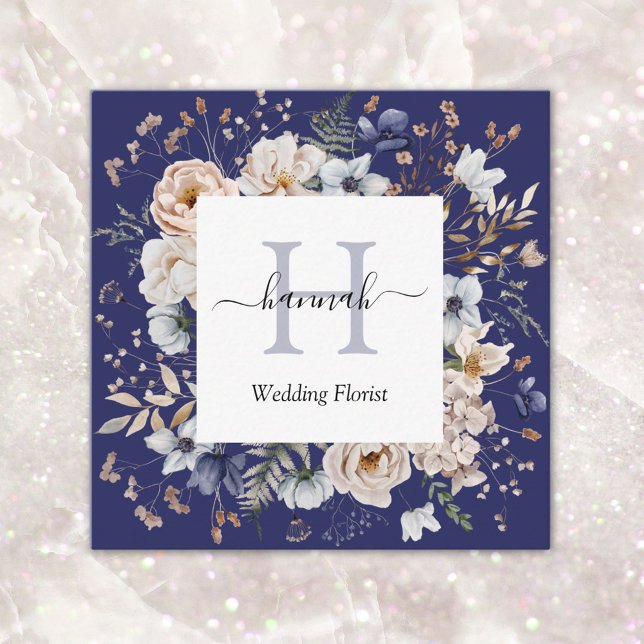 Tarjeta De Visita Cuadrada Elegant Monogram Pretty Beige Blue Flowers Floral (Close up)