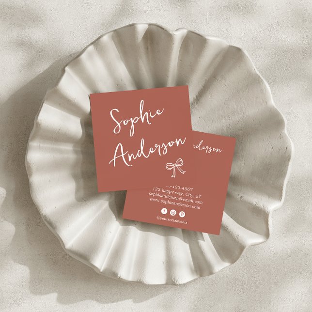 Tarjeta De Visita Cuadrada Elegant Rust Terracotta Script with Bow        (Subido por el creador)