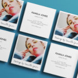 Tarjeta De Visita Cuadrada Encantadora foto de un simple artista de maquillaj<br><div class="desc">Tarjeta de presentación de fotos retro en blanco y negro para un artista de maquillaje en un diseño minimalista y de buen gusto que recuerda a las fotos retro. Agregue una foto de su trabajo y su nombre o nombre comercial en un guión de escritura a mano. Imagen de mordaza...</div>