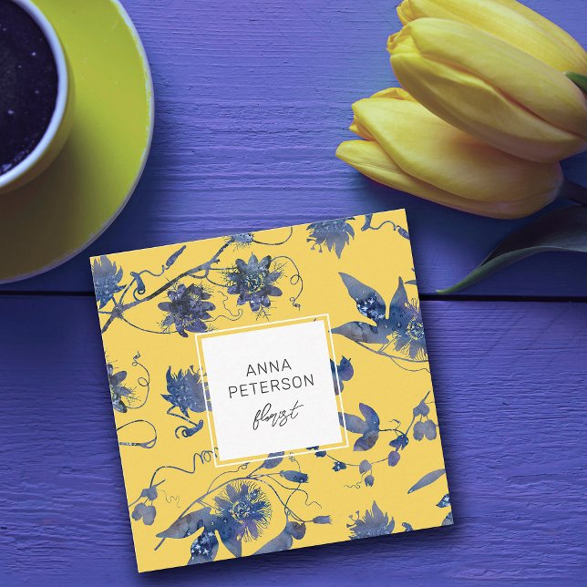 Tarjeta De Visita Cuadrada Flores azules elegantes y modernas en amarillo (Subido por el creador)