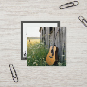 Tarjeta De Visita Cuadrada Guitarra Acústica Apoyada en un Granero Rural