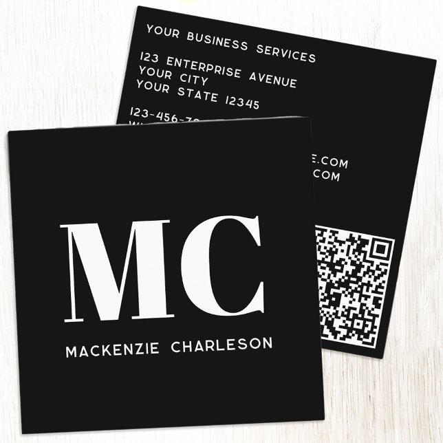Tarjeta De Visita Cuadrada Iniciales monogramas modernos Código QR Blanco neg (Black and white elegant minimalist monogram initial QR code professional square business card)