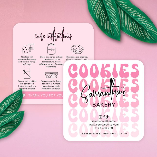Tarjeta De Visita Cuadrada Instrucciones de cuidado de las cookies de azúcar  (Retro pink cookies care cards featuring trendy fonts, pink aesthetic and cookie care icons)