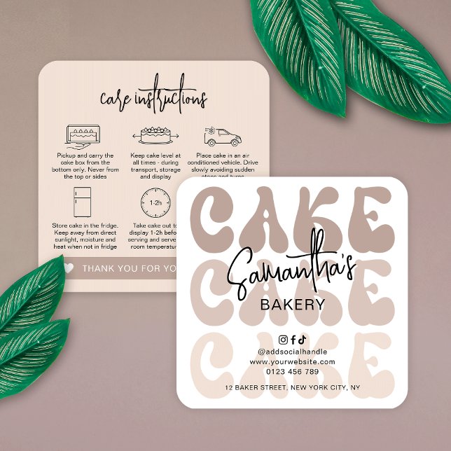 Tarjeta De Visita Cuadrada Instrucciones para el cuidado de pasteles de moda  (Trendy cake care card design in beige and white with cake care icons and retro fonts)