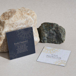 Tarjeta De Visita Cuadrada Instructor de Meditación de Yoga Gold Floral Manda