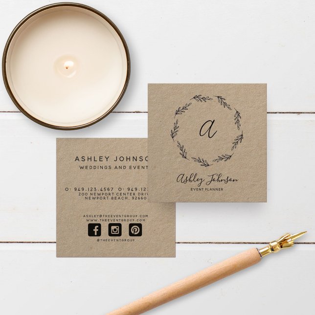 Tarjeta De Visita Cuadrada Kraft inicial del monograma de la guirnalda negra  (Subido por el creador)