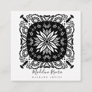 Tarjeta De Visita Cuadrada Mandalá de flores en blanco y negro para yoga