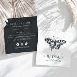 Tarjeta De Visita Cuadrada Mariposa vintage | Blanco y negro<br><div class="desc">El elegante diseño de tarjetas de visita cuadrada para los planificadores de eventos o cualquier ocupación presenta un ilustracion de mariposa de estilo vintage con un color negro roto, con su nombre o nombre de compañía debajo. Personalice el reverso con su información de contacto en contraste blanco sobre negro. Incluye...</div>
