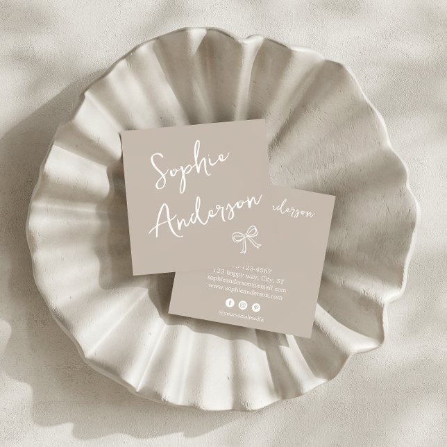 Tarjeta De Visita Cuadrada Minimalist Beige with Elegant Script & Bow      (Subido por el creador)