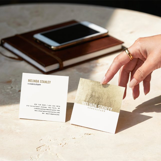 Tarjeta De Visita Cuadrada Moda blanca mínima Relieve metalizado dorado elega (Minimal white chic gold foil elegant color block)