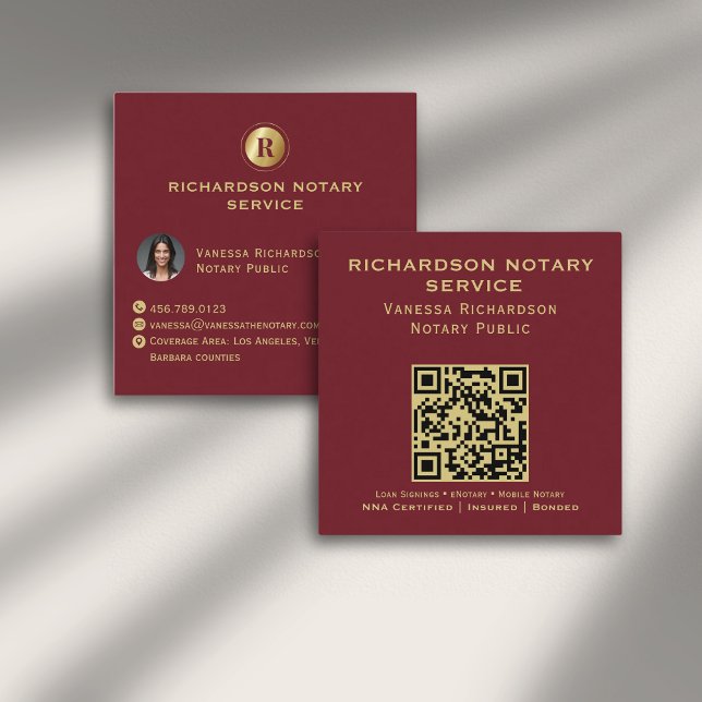 Tarjeta De Visita Cuadrada Monograma de oro rojo profundo elegante Notario QR (Subido por el creador)